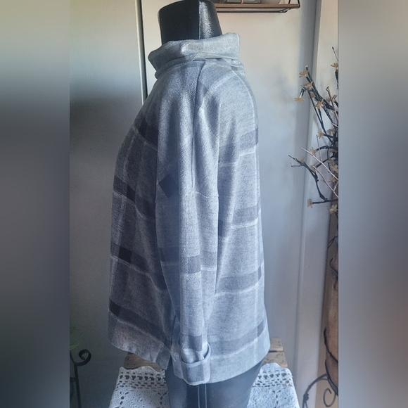 Reitmans Grey Plaid Patterned Turtleneck Sweater L - Picture 4 of 6